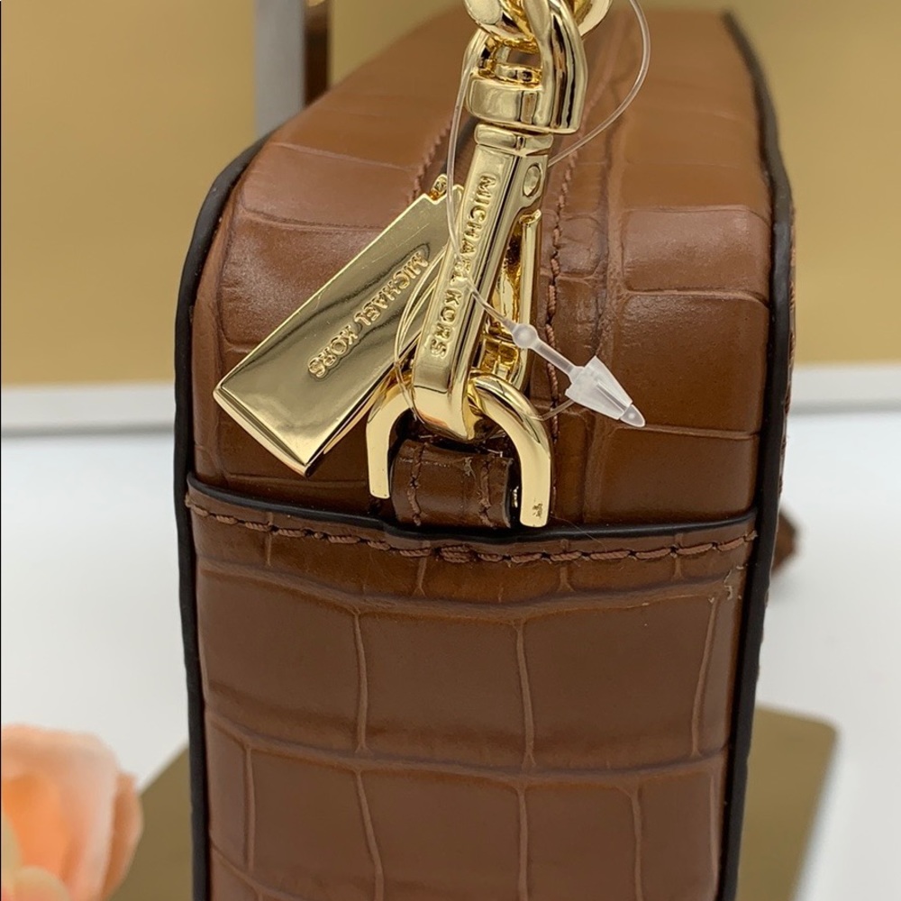 MICHAEL KORS MD CAMERA CROSSBODY BAG EMBOSSED LETR - Picture 11 of 16